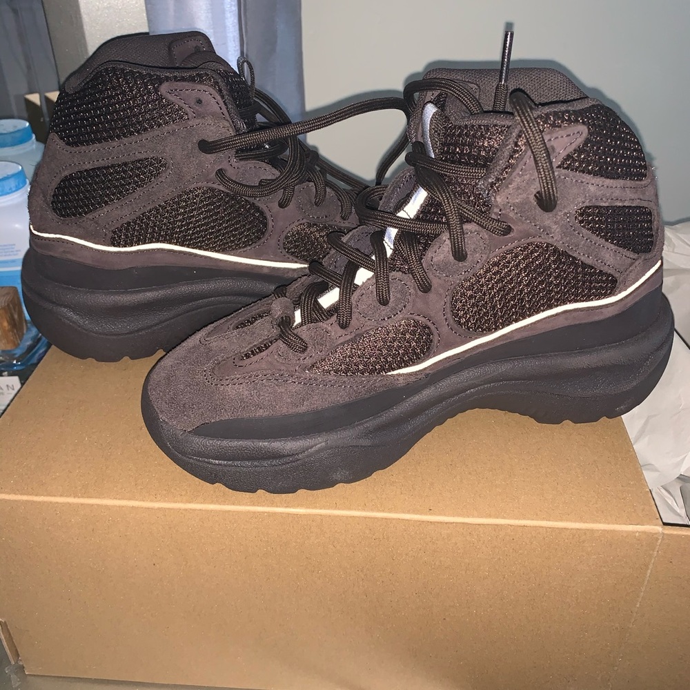 Yeezy boots size 4 big kids